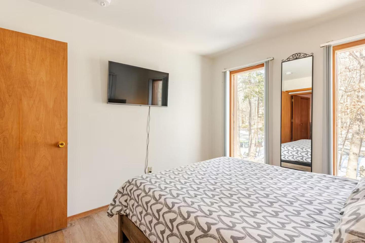 Cozy Cabin At Poconos With Hot Tub And Fire Pit East Stroudsburg Bagian luar foto
