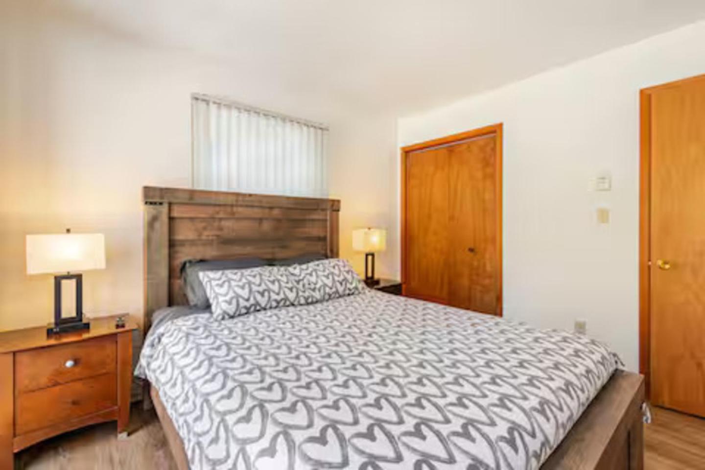 Cozy Cabin At Poconos With Hot Tub And Fire Pit East Stroudsburg Bagian luar foto
